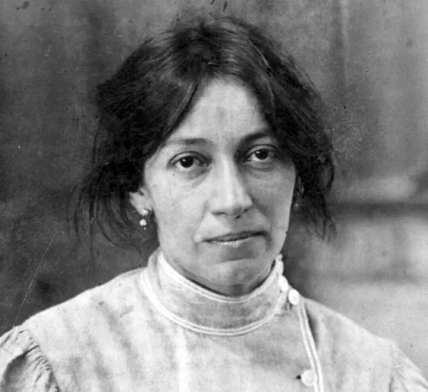 lola mora