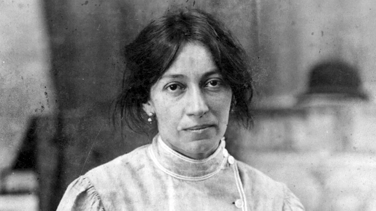 lola mora